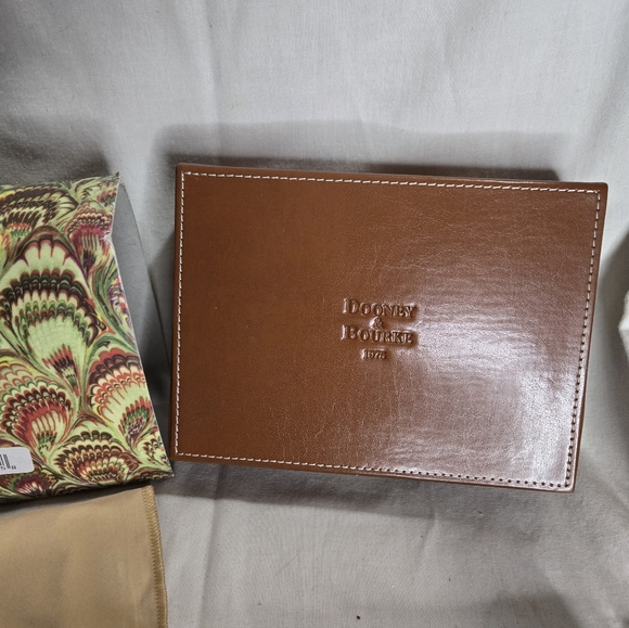 Dooney and Bourke Vintage Plumes Black Leather Wristlet BUNDLE - Picture 8 of 9